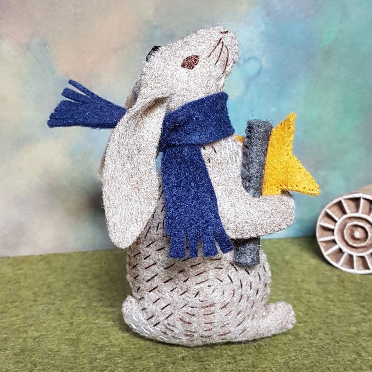 Filtkit Professor Hare "stjärnskådaren" - Prof Hare Stargazer Felt Craft Mini Kit