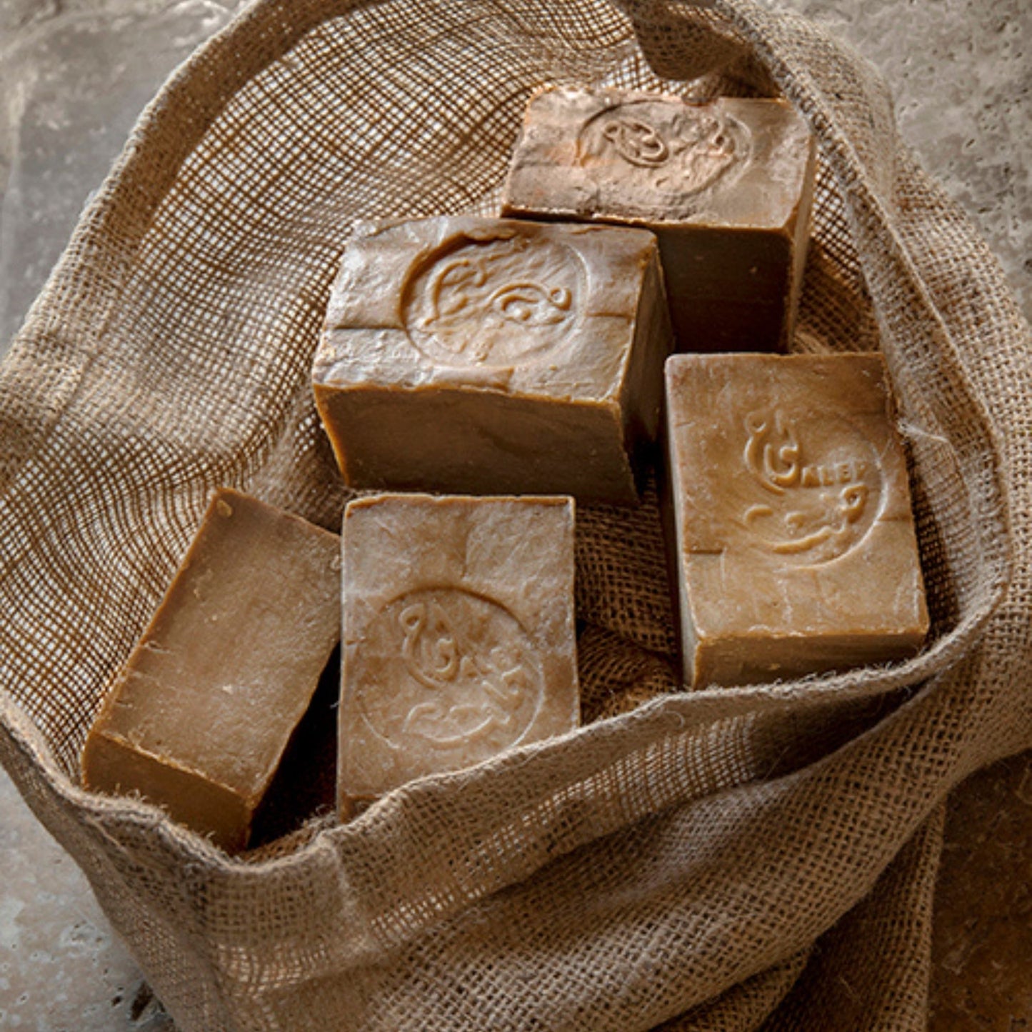 Solid, natural Aleppo soap for wool washing, with 12% laurel oil