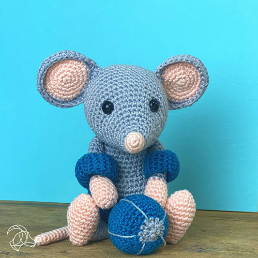 Virk-kit Musen Eddy - DIY Crochet Kit Eddy Mouse