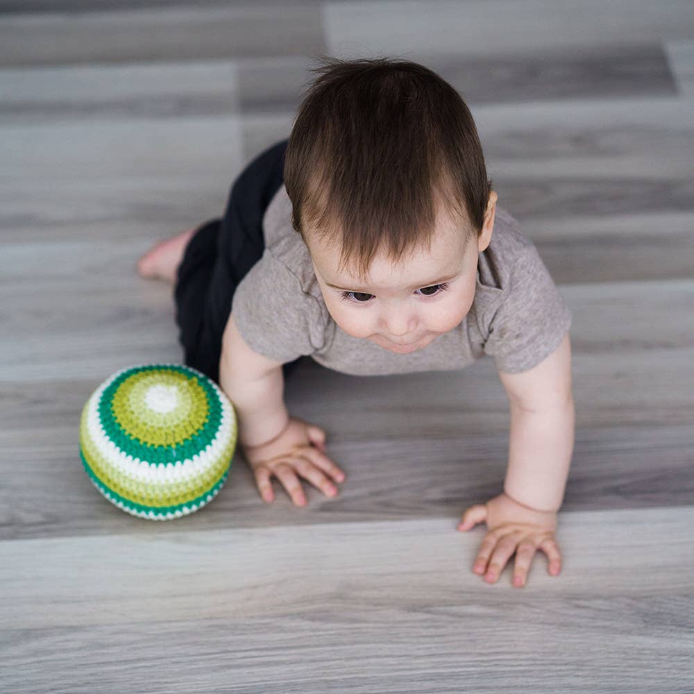Crochet rattle ball for baby (färdigvirkad)