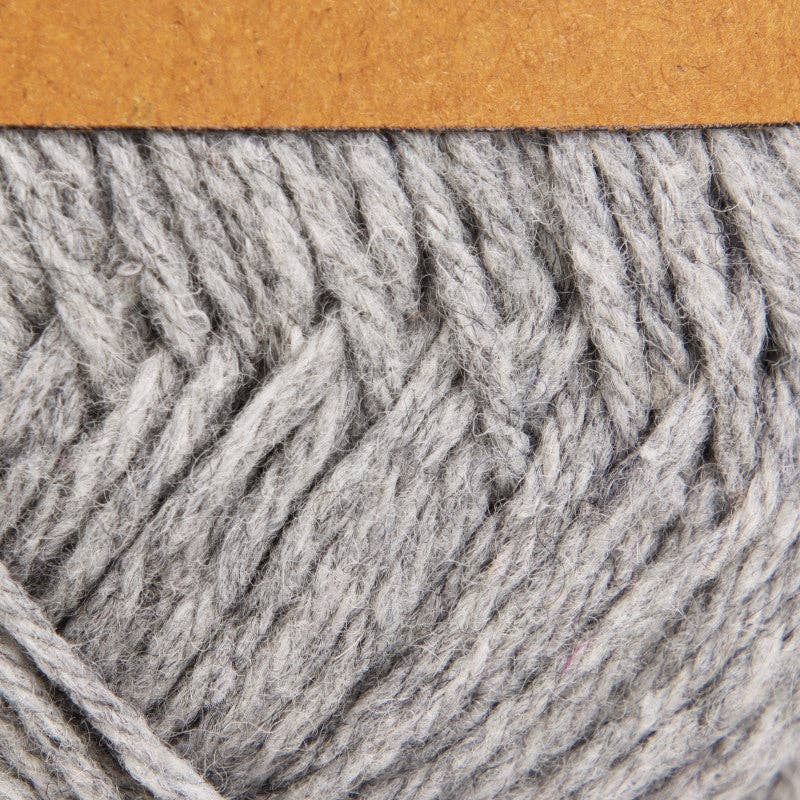 WOOLLY -  100% recycled. Återvunnet från kasserade kläder