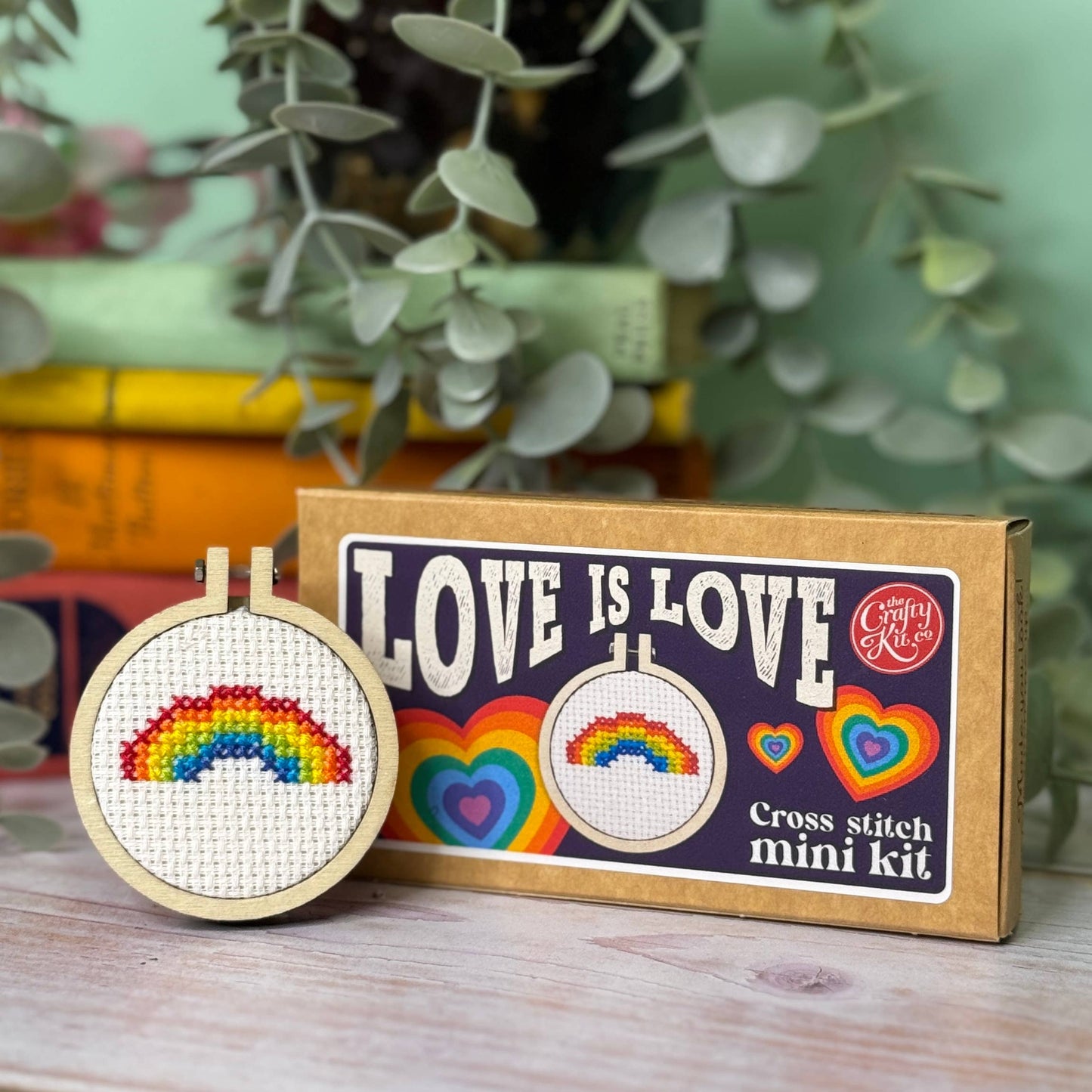 "Love is Love" Mini Matchbox broderikit