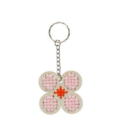 Stitch your own wooden keyring - Daisy
