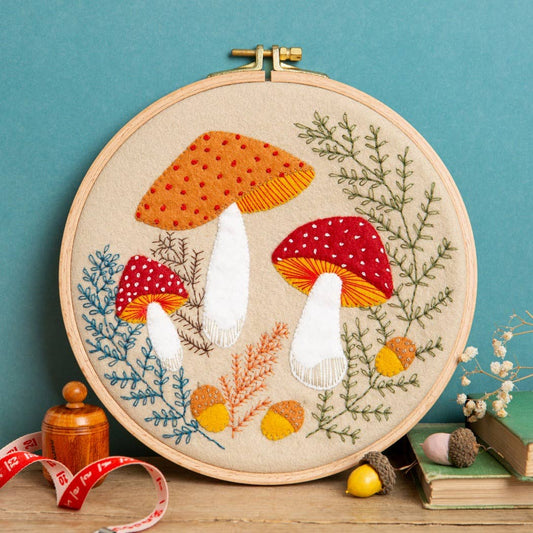 Broderikit Flugsvamp - Toadstool Appliqué Hoop Craft Kit