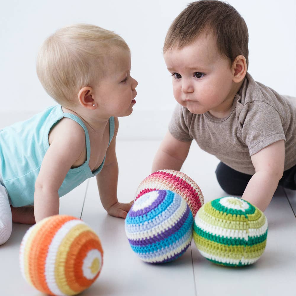 Crochet rattle ball for baby (färdigvirkad)