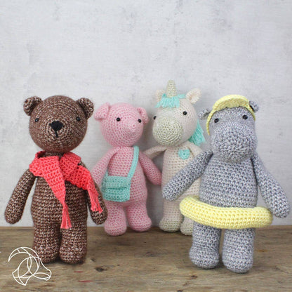 Virk-kit Bobbi Bear - DIY Crochet Kit Bobbi Bear