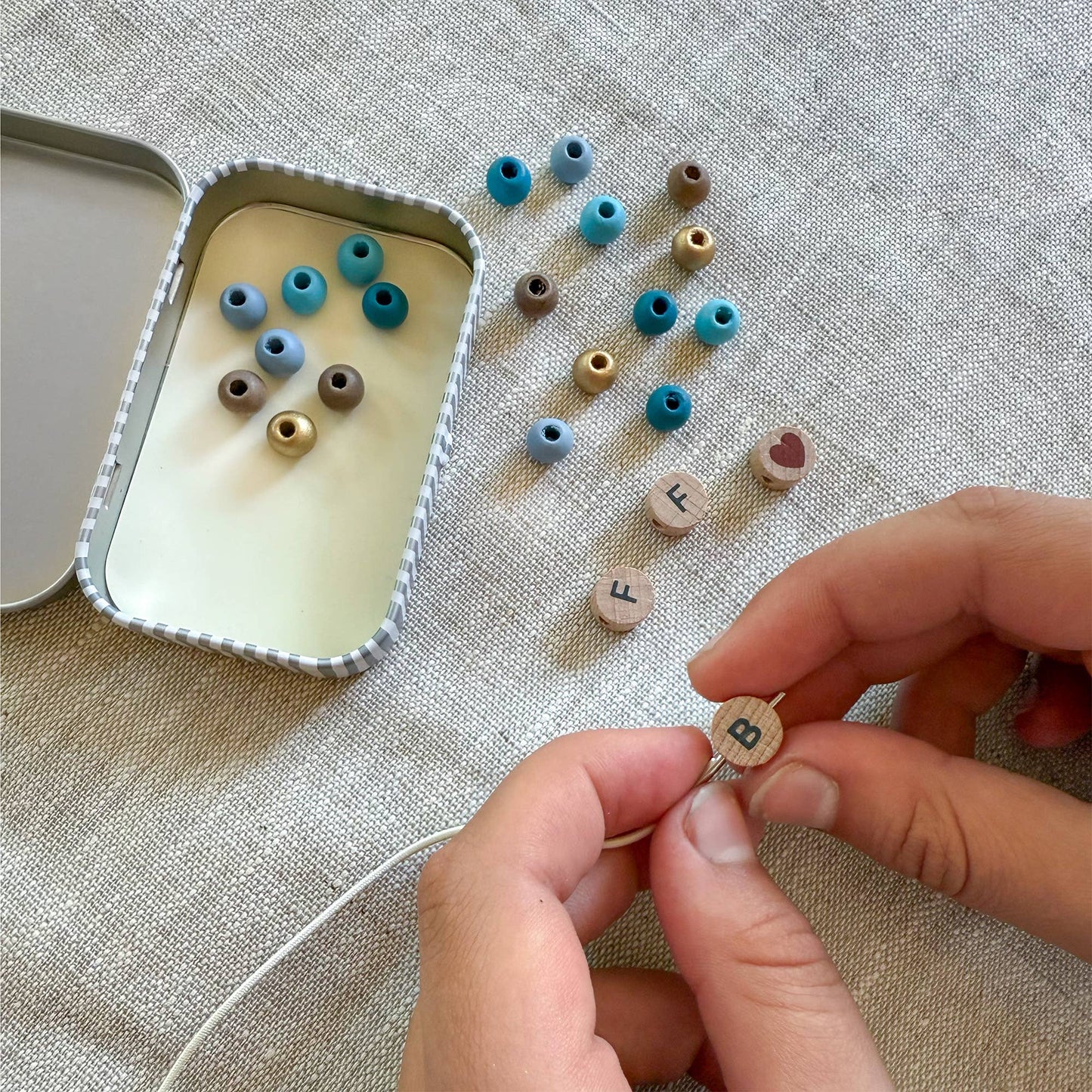 Gör vänskapsarmband med pärlor BFF, kit med presentask