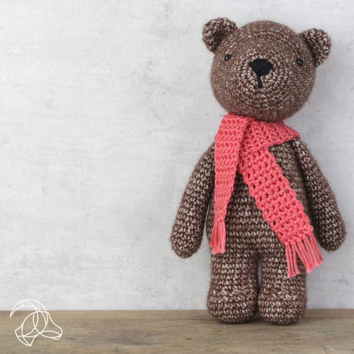 Virk-kit Bobbi Bear - DIY Crochet Kit Bobbi Bear